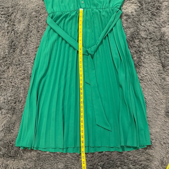 Chic Green Midi Dress with Waist Tie - Picture 6 of 9